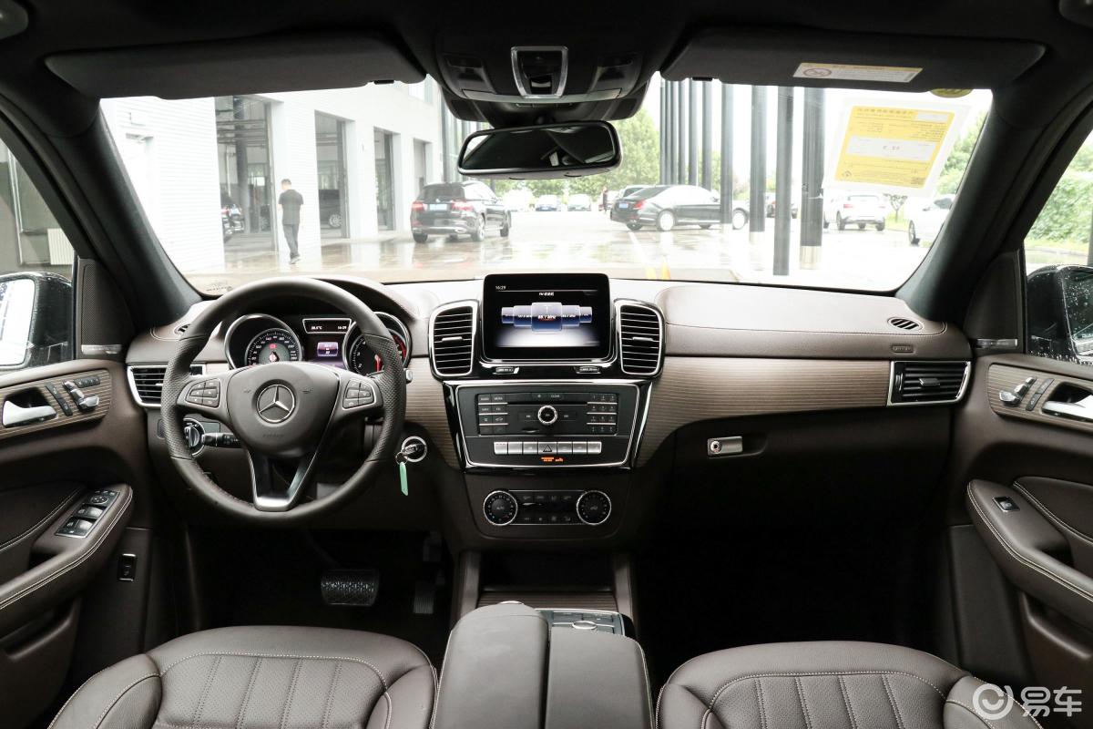 【奔驰gle2018款gle 400 4matic 臻藏版内饰全景正拍汽车图片-汽车