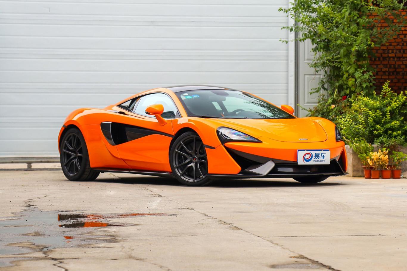 迈凯伦570s3.8t coupe侧前45度车头向右水平