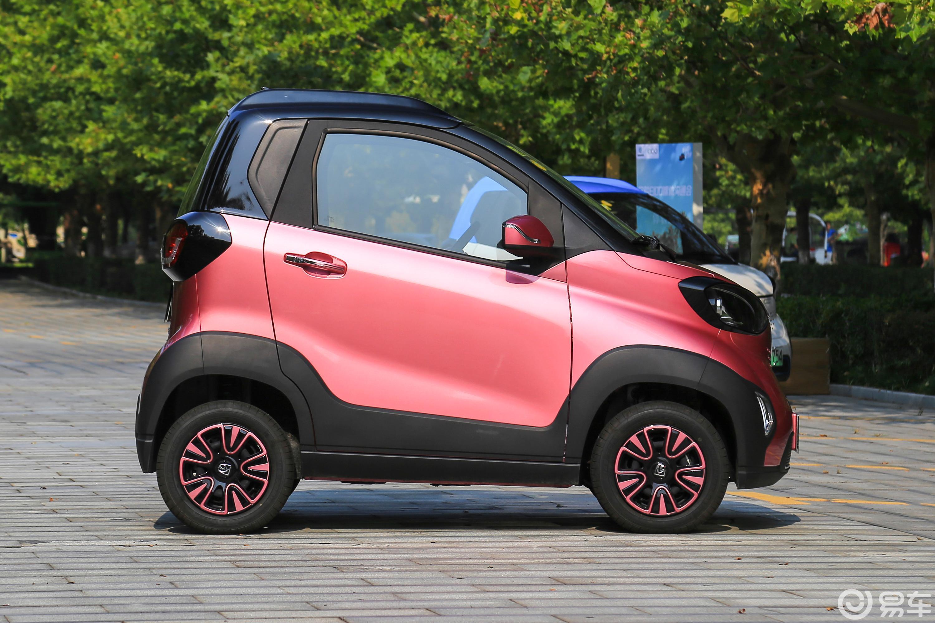 上汽通用五菱新能源  宝骏e100  2018款  2019款  2018款  2017款