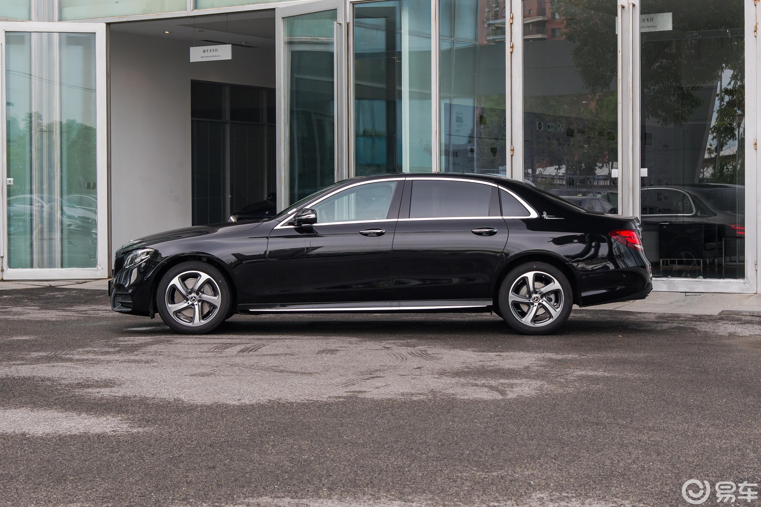 e 300 l 时尚版 运动轿车