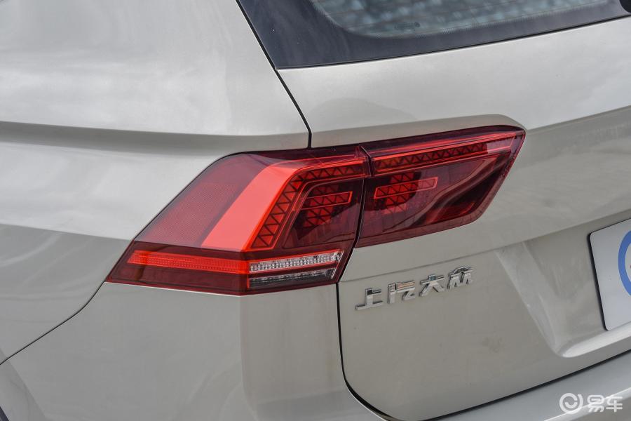 【途观l 插电混动2019款430phev 双离合 旗舰版尾灯侧45度俯拍汽车