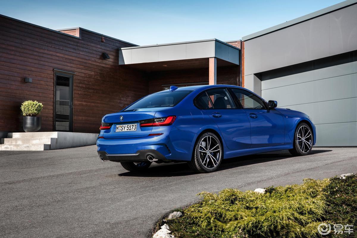【宝马3系2018款320i m运动曜夜版侧前45度车头向右水平汽车图片-汽车