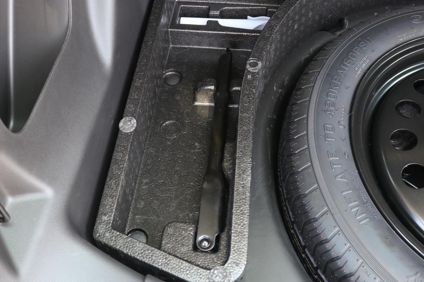 翼虎ecoboost 180 两驱 精翼版随车工具