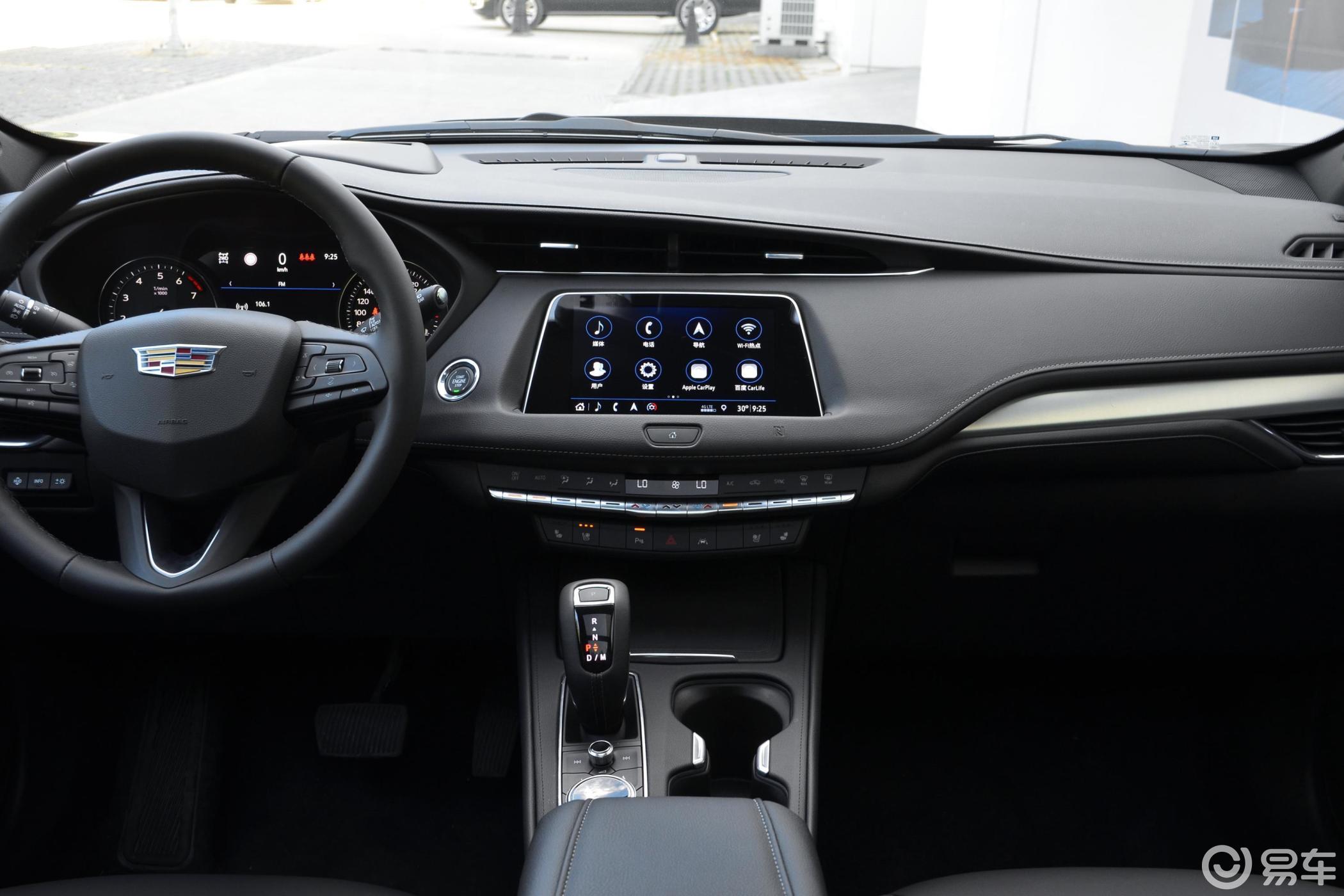 【凯迪拉克xt42018款28t 四驱 铂金版侧前45度车头向右水平汽车图片