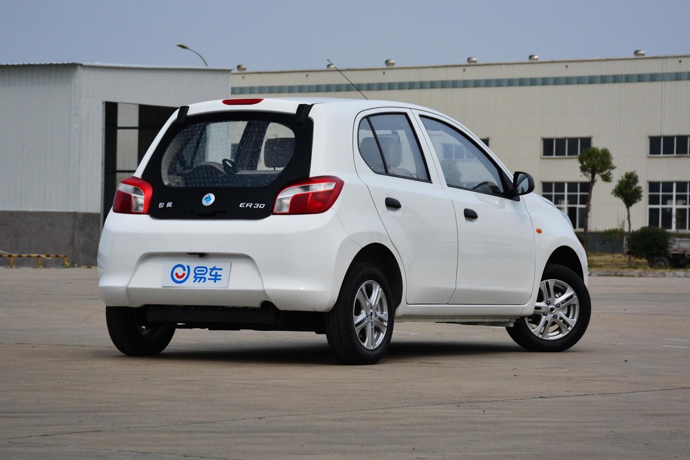 俊风er30基本版侧后45度车头向右水平