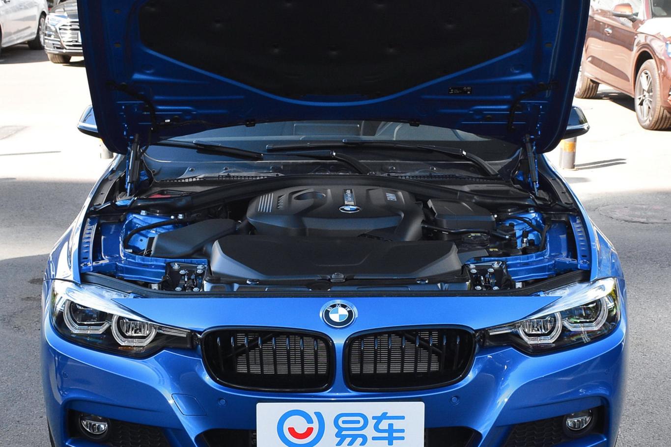 宝马3系320i m运动曜夜版发动机舱整体