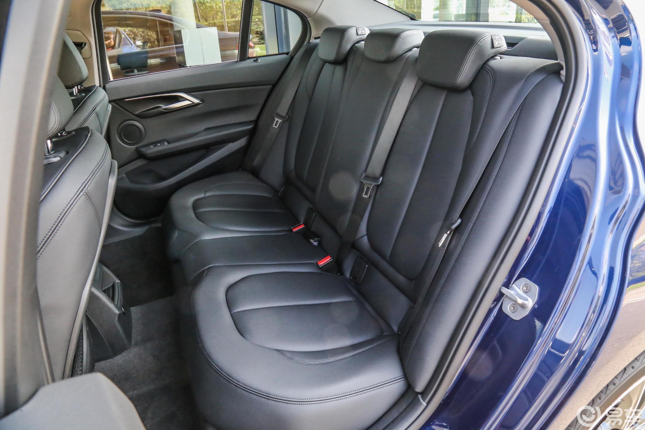 【宝马1系2018款118i 运动版后排座椅汽车图片-汽车图片大全】-易车