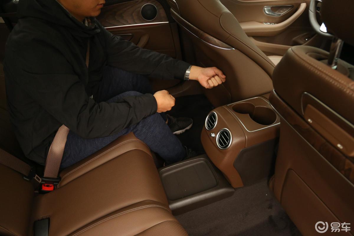 【奔驰e级2019款e 300 l 时尚版后排头部空间体验汽车图片-汽车图片