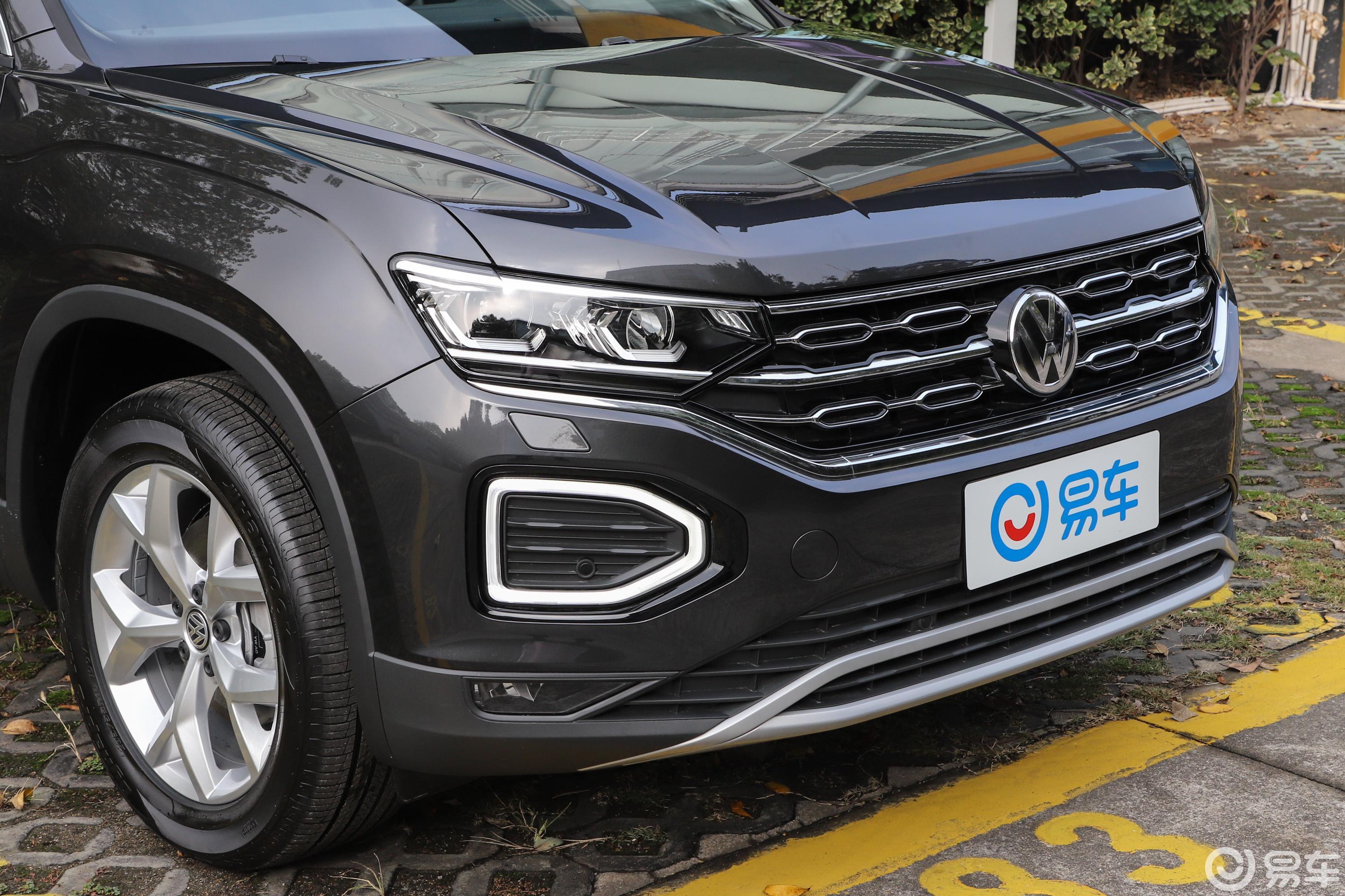 【探岳2019款330tsi 双离合 两驱 尊贵型 国v侧前45度车头向右水平