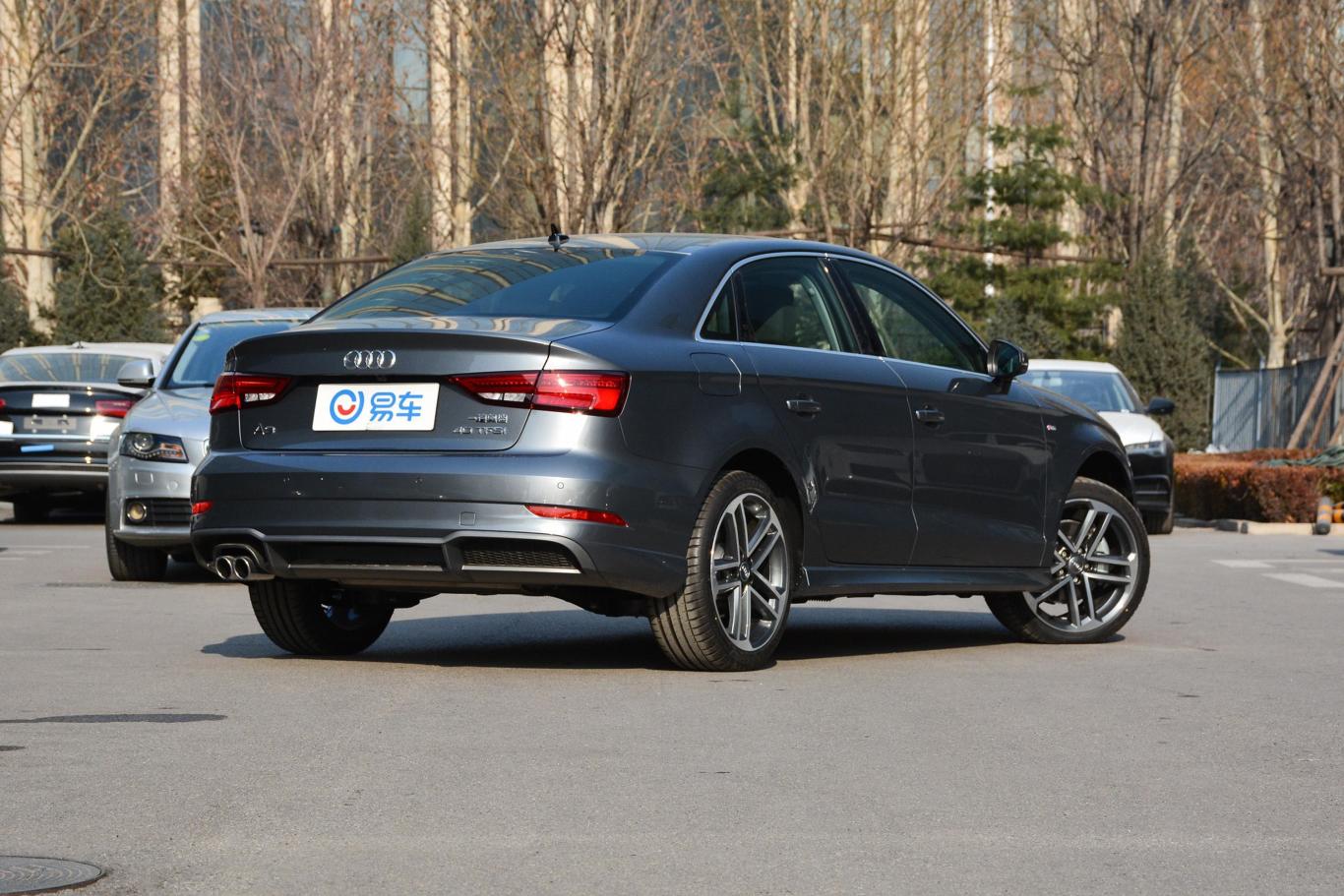 奥迪a3limousine 40tfsi 运动版 国v侧后45度车头向右水平