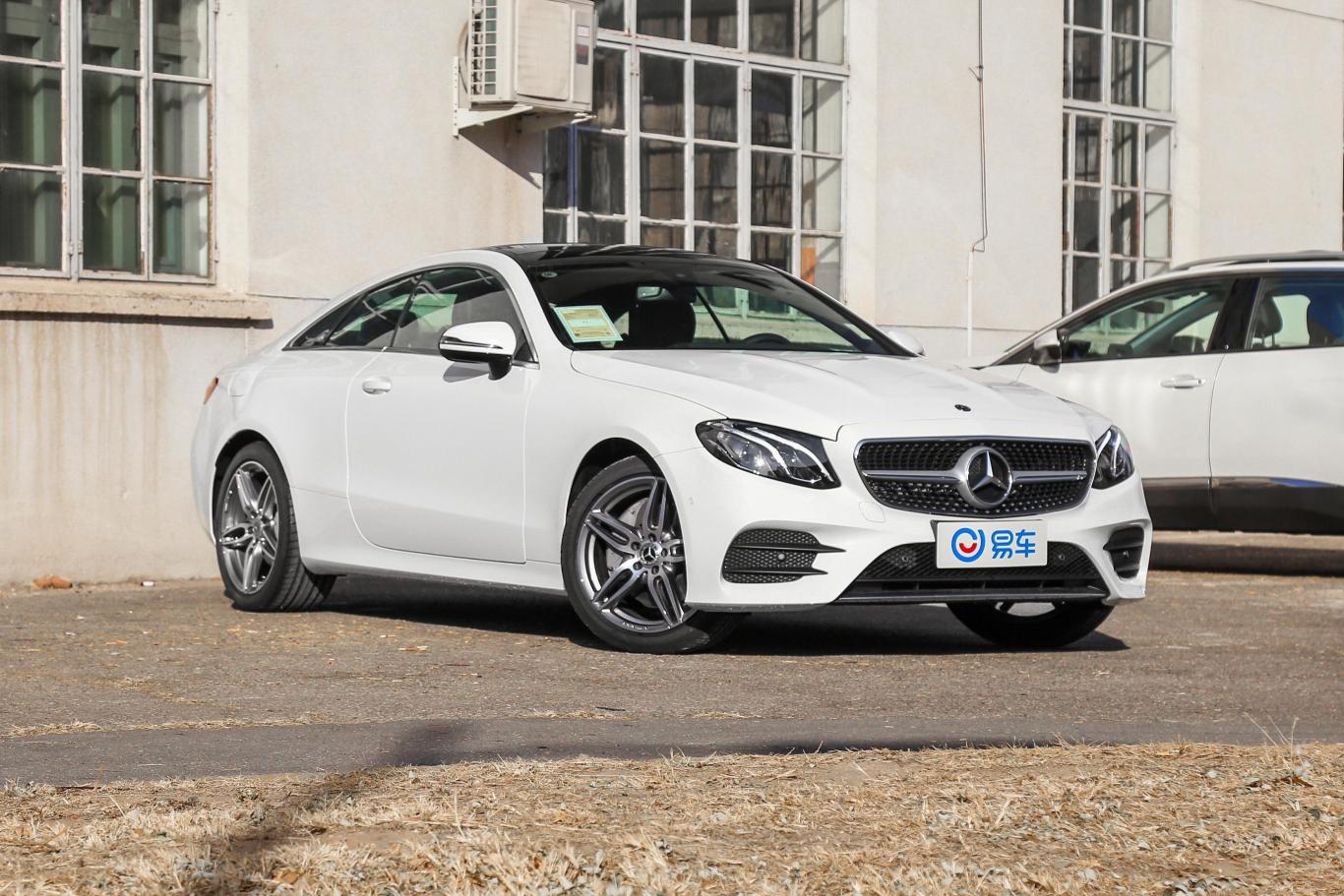 奔驰e级(进口)e 200 轿跑车侧前45度车头向右水平