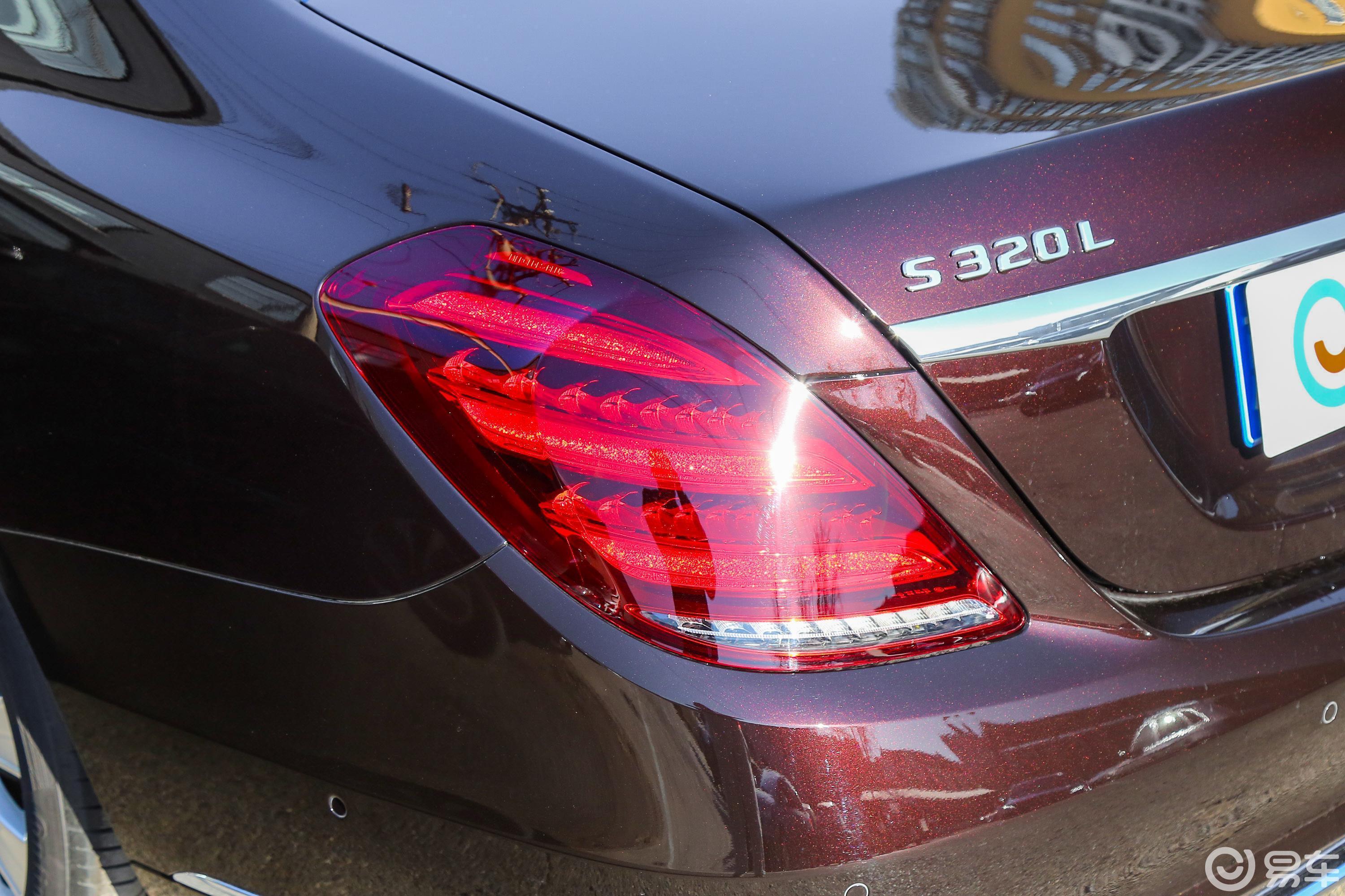 【奔驰s级2019款s 320 l尾灯侧45度俯拍汽车图片-汽车图片大全】-易车