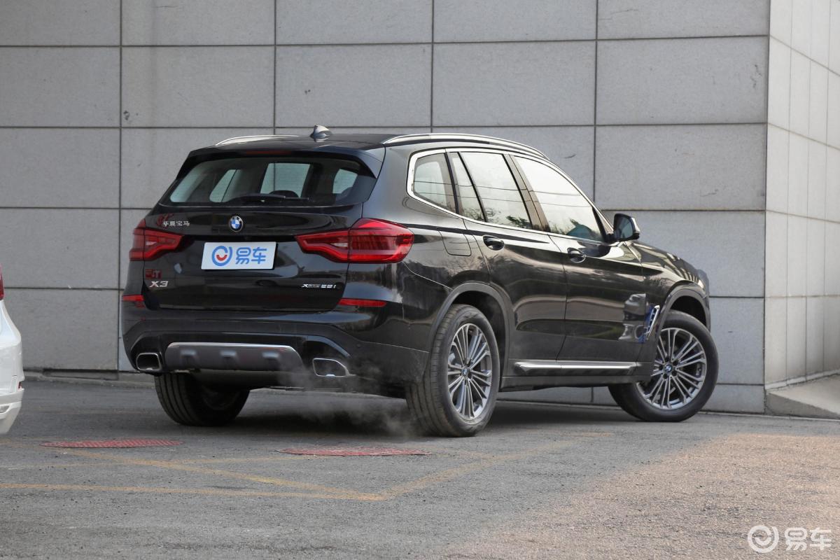 【宝马x32018款xdrive 28i 豪华套装侧后45度车头向右水平汽车图片