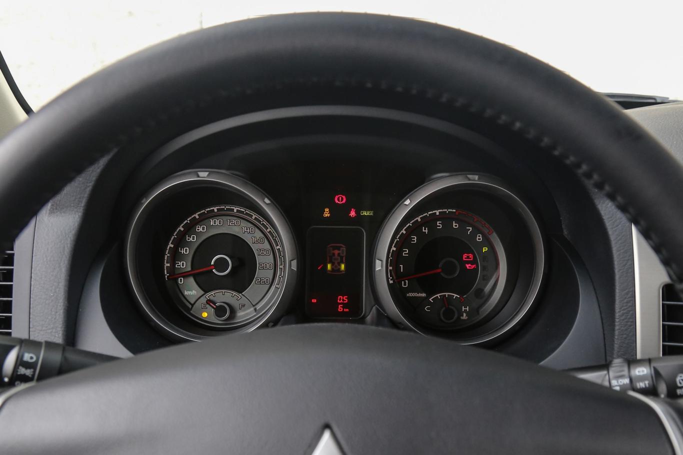 帕杰罗(进口)3.0l 舒适版仪表盘