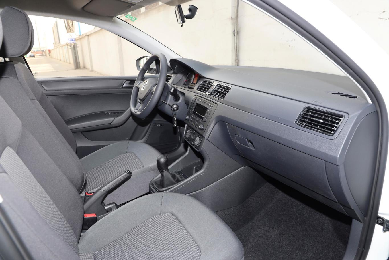 桑塔纳1.5l 手动 风尚版内饰全景副驾驶员方向