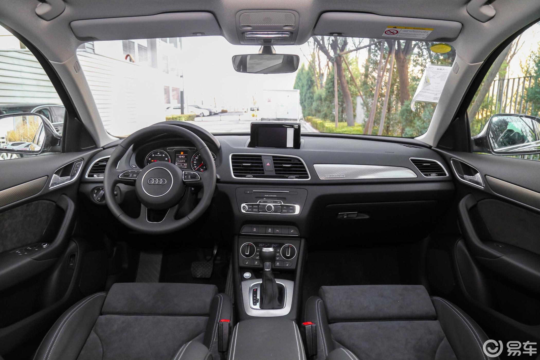 【奥迪q32018款30周年纪念版 35 tfsi quattro全时四驱运动版内饰全景