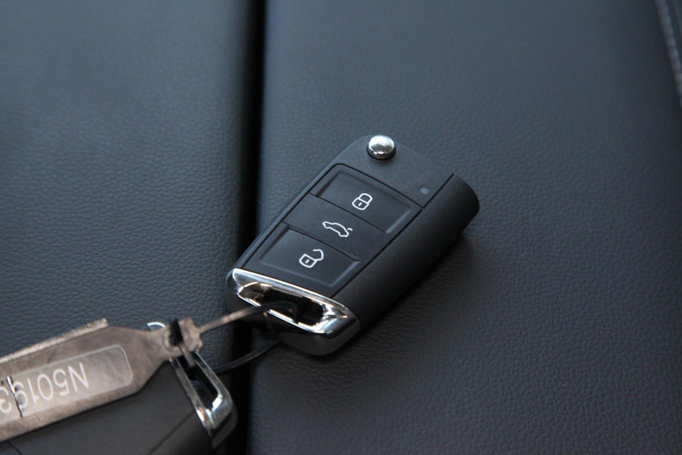 途昂380tsi 四驱 舒适版钥匙正面