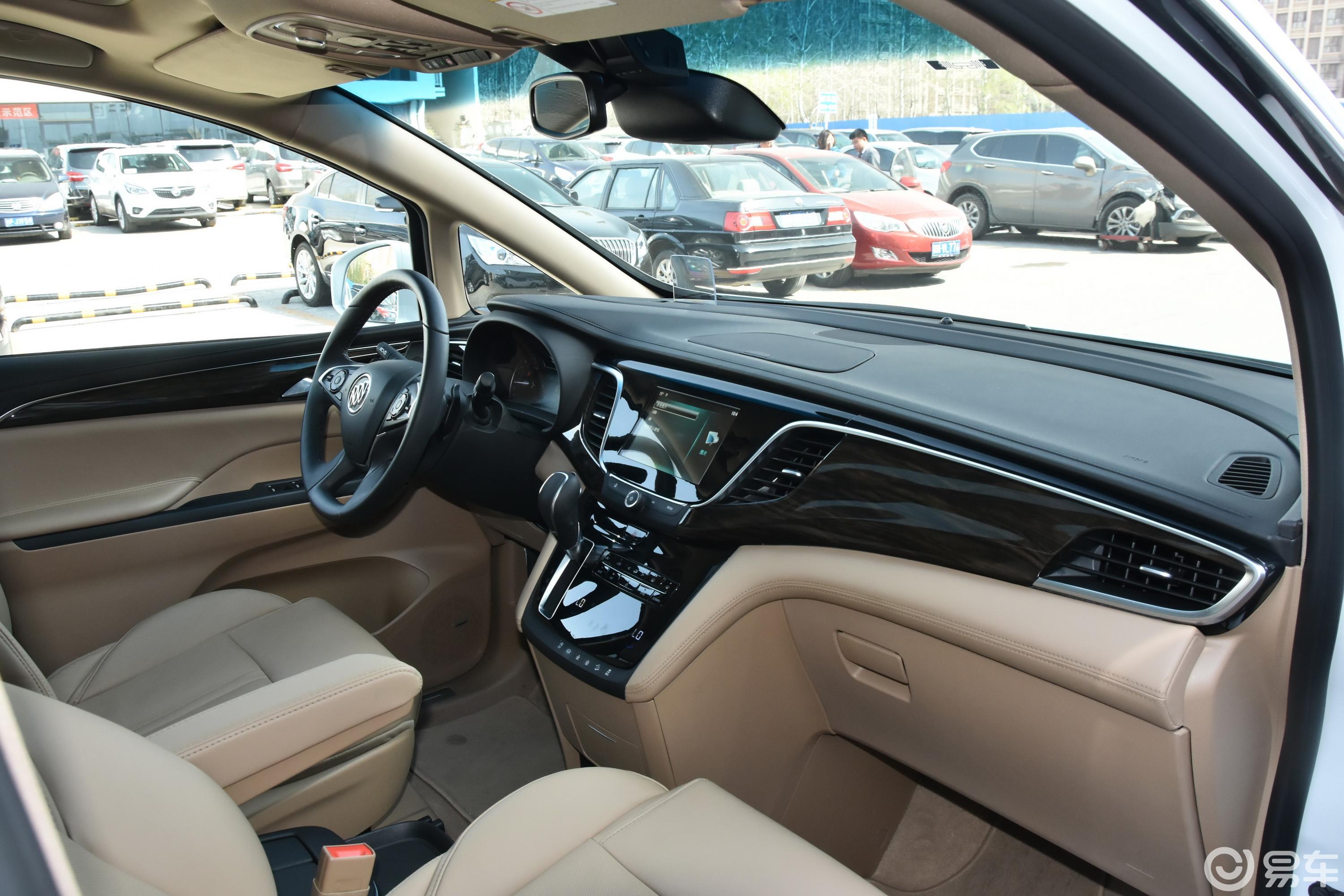 【别克gl82018款es 28t 豪华版 国vi内饰全景副驾驶员方向汽车图片