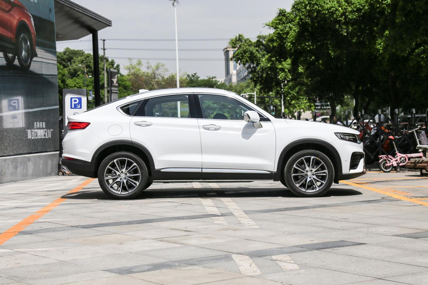 星越300t 双离合 两驱 耀星者正侧车头向右水平