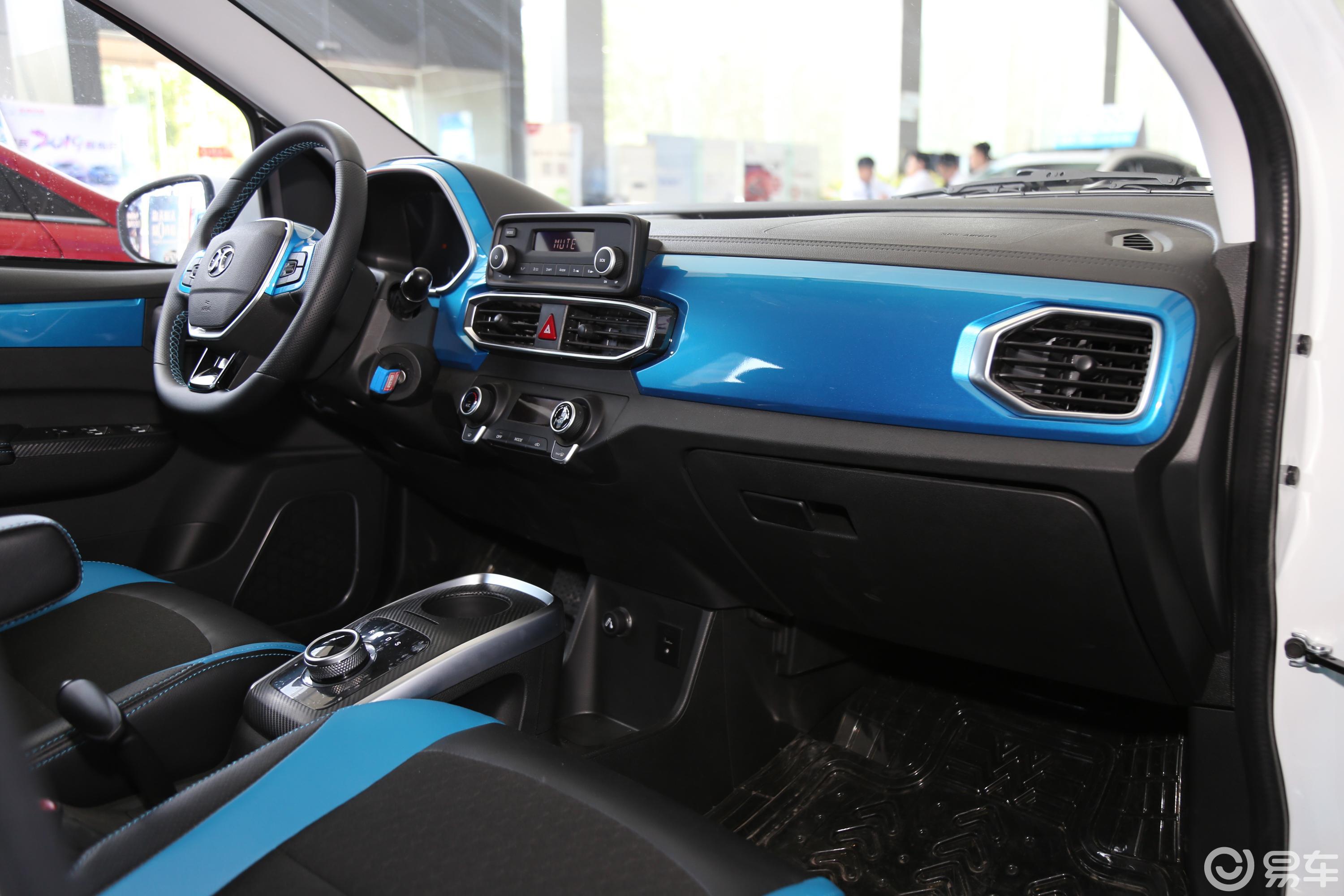 【北汽新能源ec32019款灵动版内饰全景副驾驶员方向汽车图片-汽车图片