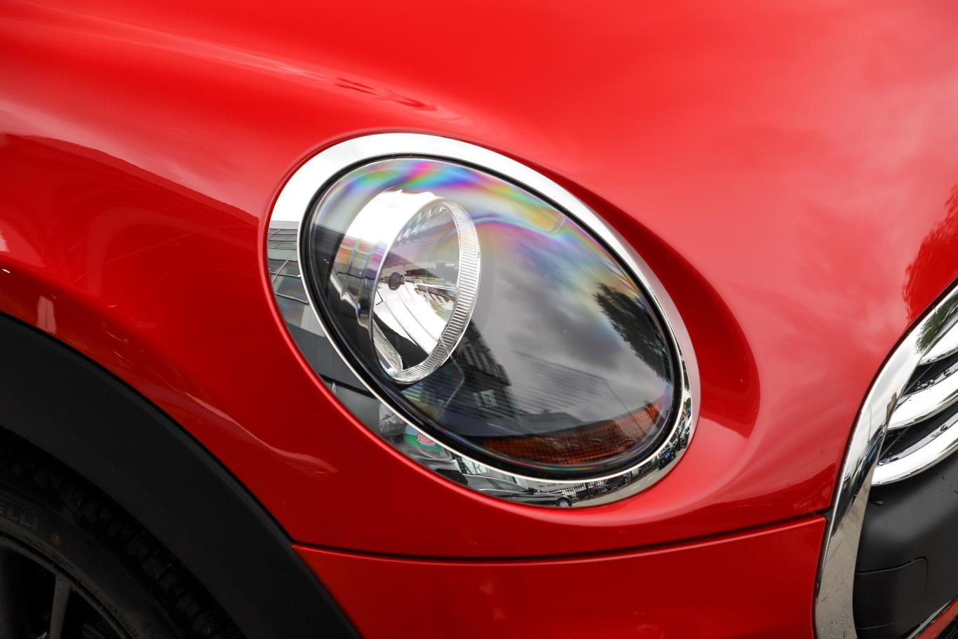 mini1.5t one plus 双离合 五门版大灯侧45度俯拍