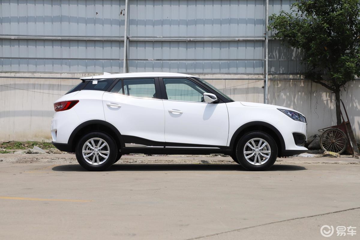 众泰汽车  众泰t300  2019款  2019款  2017款  1.5l cvt 小强版  1.