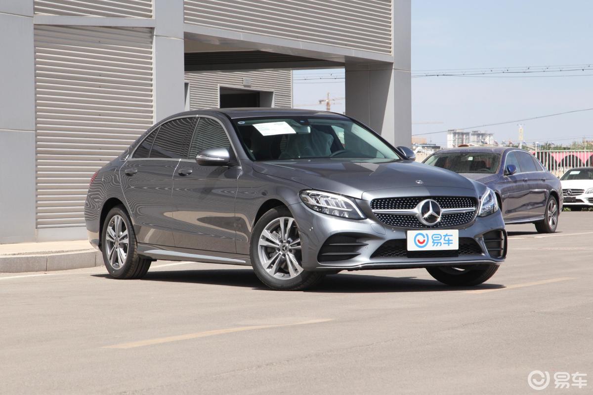 【奔驰c级2019款c 180 l 时尚版 运动轿车侧前45度车头向右水平汽车