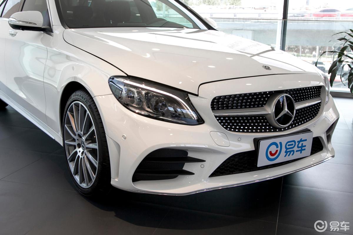 【奔驰c级2019款c 300 l 运动轿车前格栅侧俯拍汽车图片-汽车图片大全