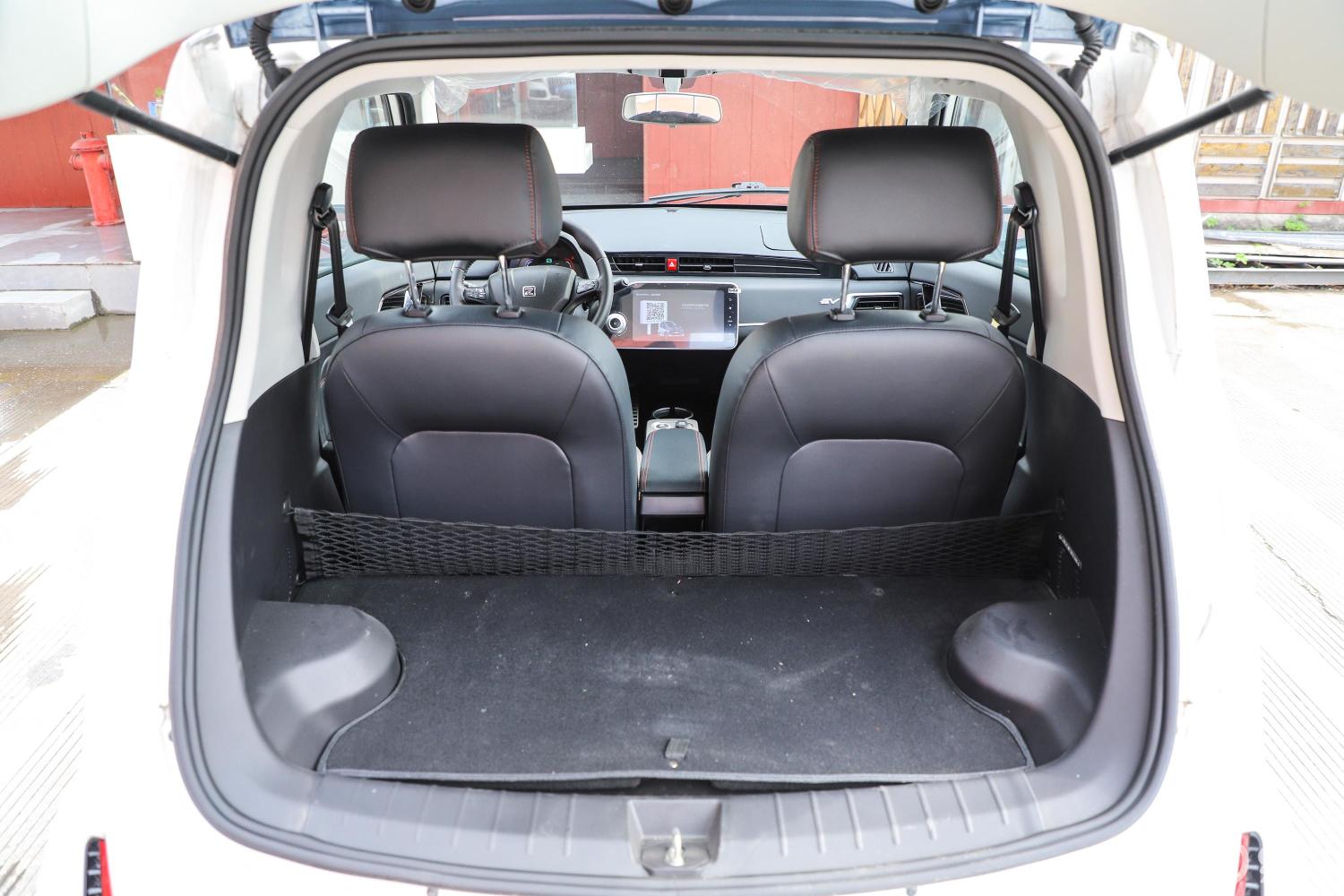 【众泰e2002018款pro 智联版后排头部空间体验汽车图片-汽车图片大全