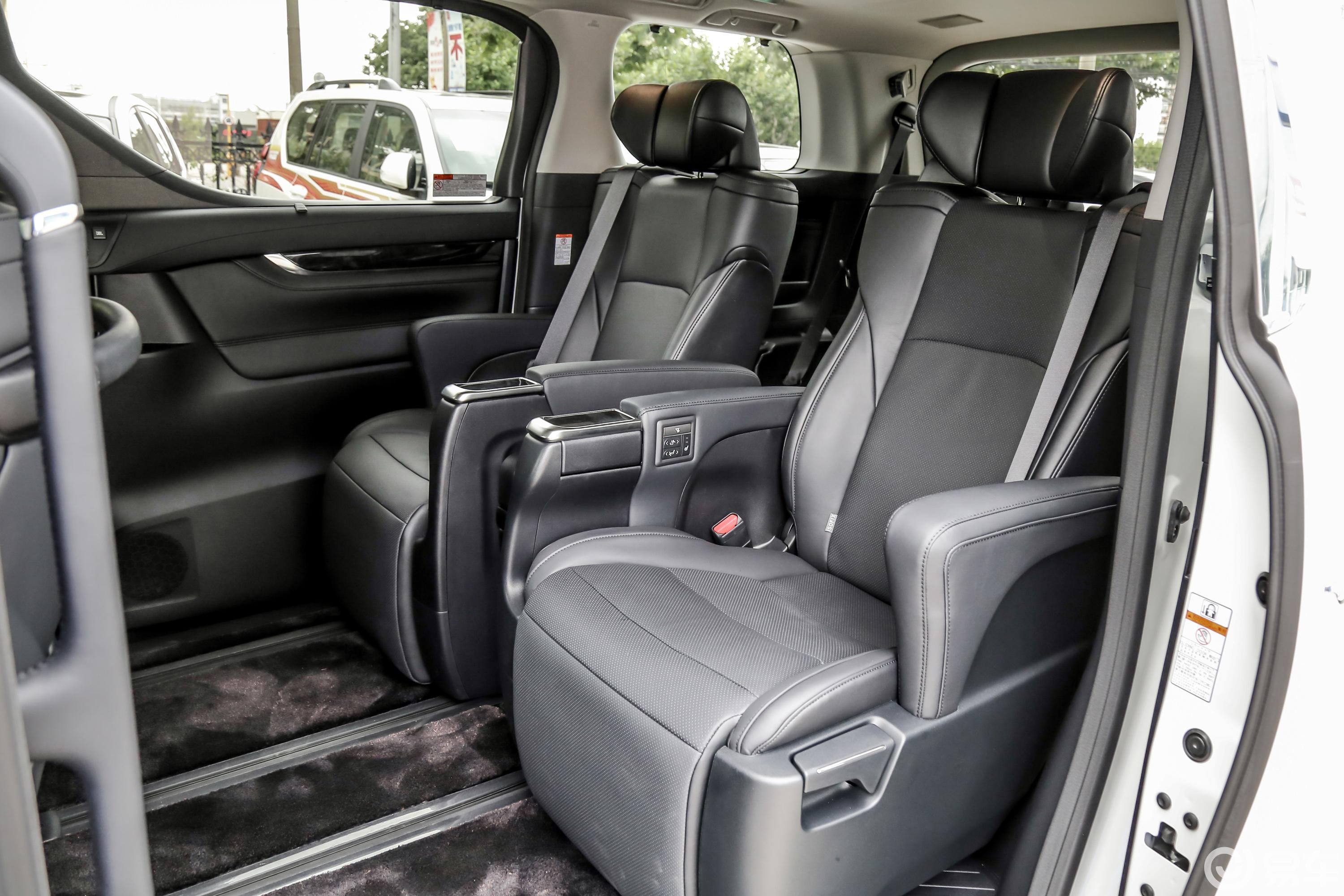 【威尔法2019款2.5l hv豪华版后排座椅汽车图片-汽车图片大全】-易车