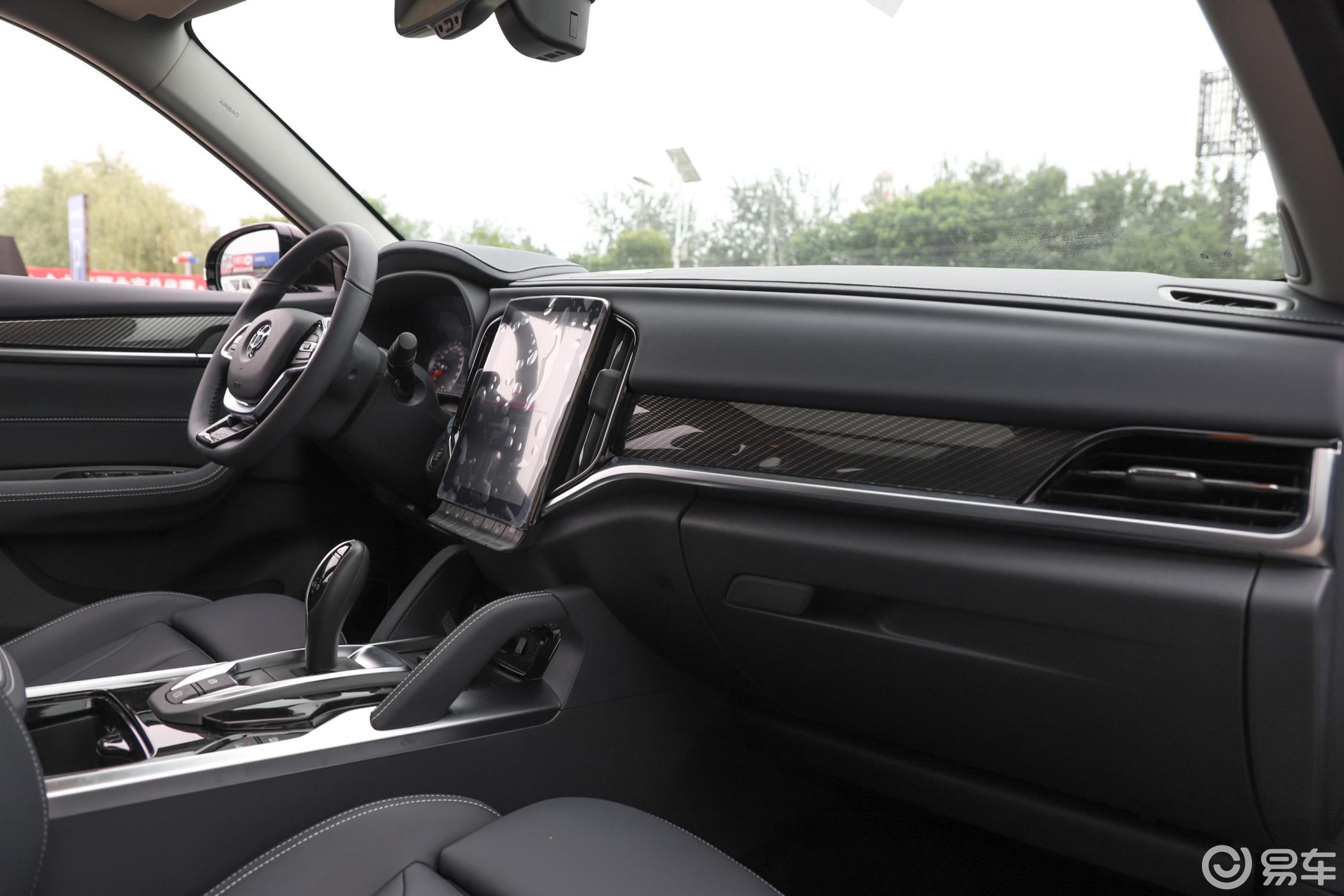 【中华v72019款300t 双离合 旗舰型内饰全景副驾驶员方向汽车图片