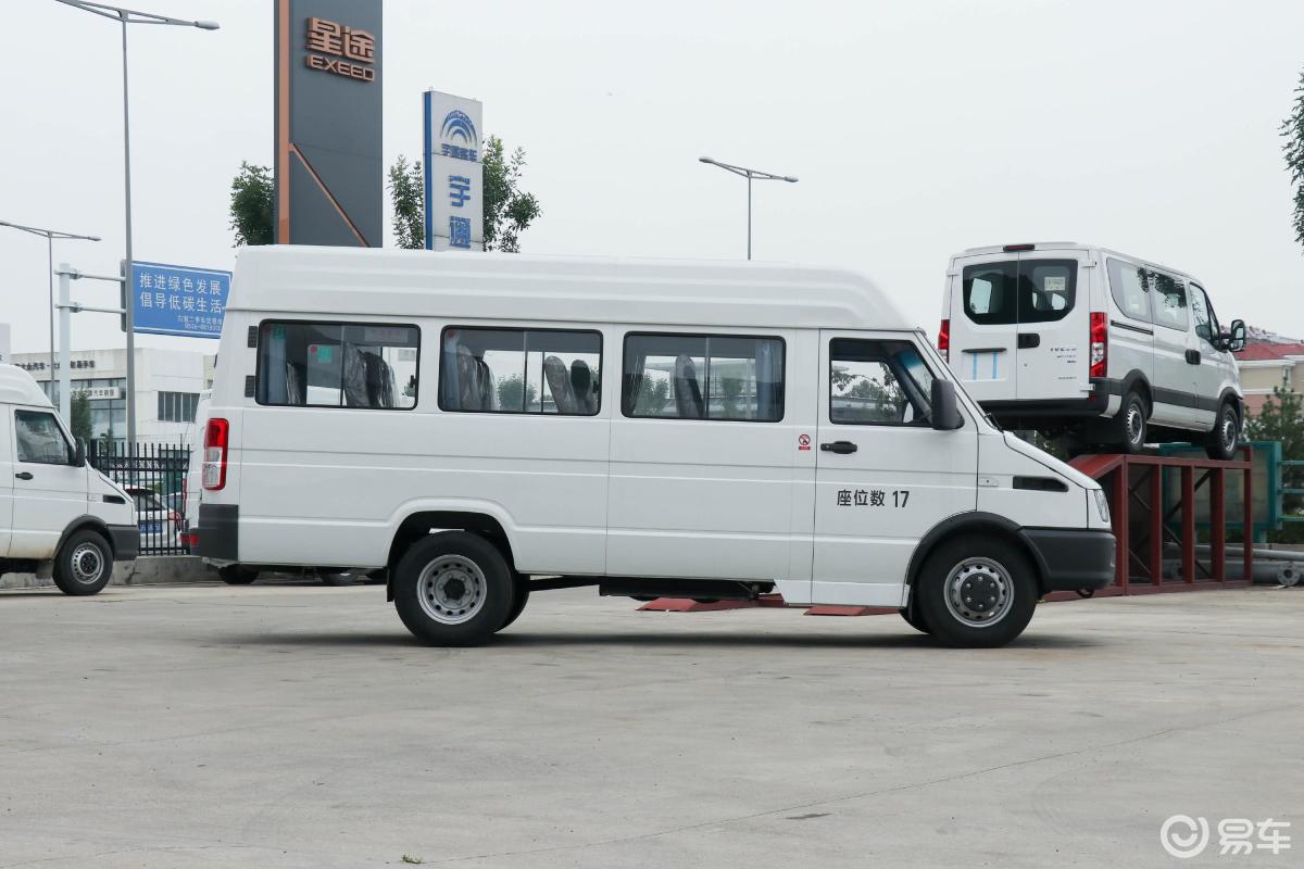 【依维柯得意2017款客车 a40 2.