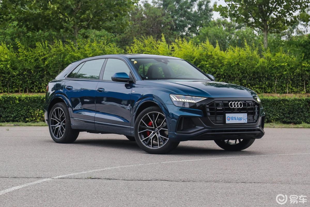 【奥迪q82019款55 tfsi quattro 尊享动感型侧前45度车头向右水平汽车