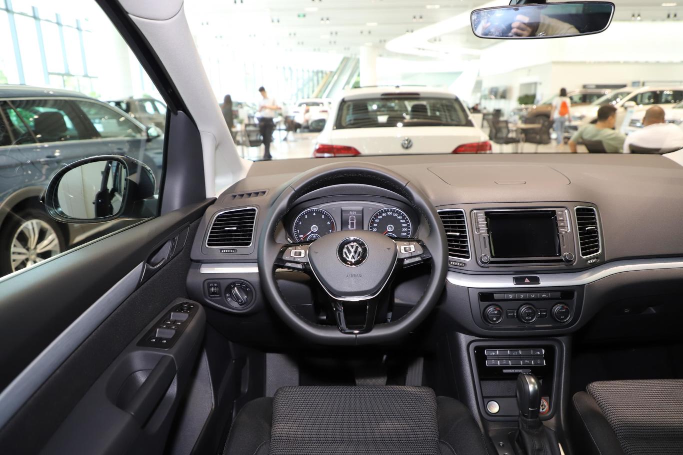 夏朗380tsi 双离合 舒享型 6座 国v内饰