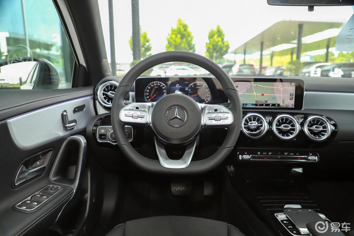 【奔驰a级2019款a 220 l 4matic 运动轿车内饰汽车图片-汽车图片大全