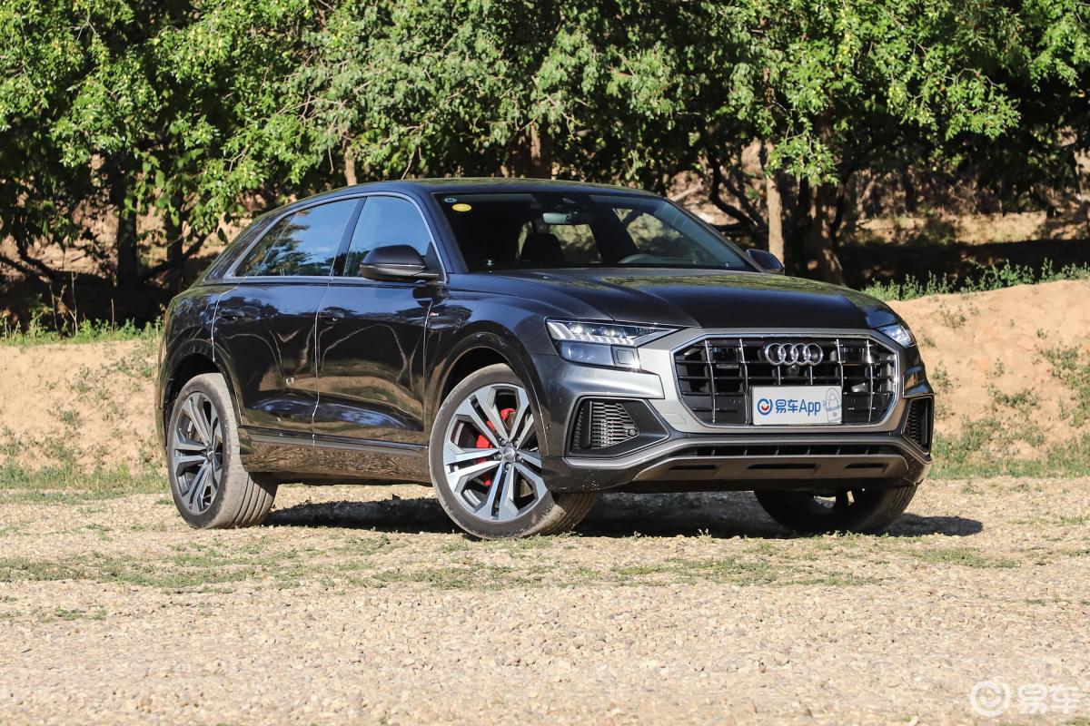 【奥迪q82019款55 tfsi quattro 臻选动感型侧前45度车头向右水平汽车