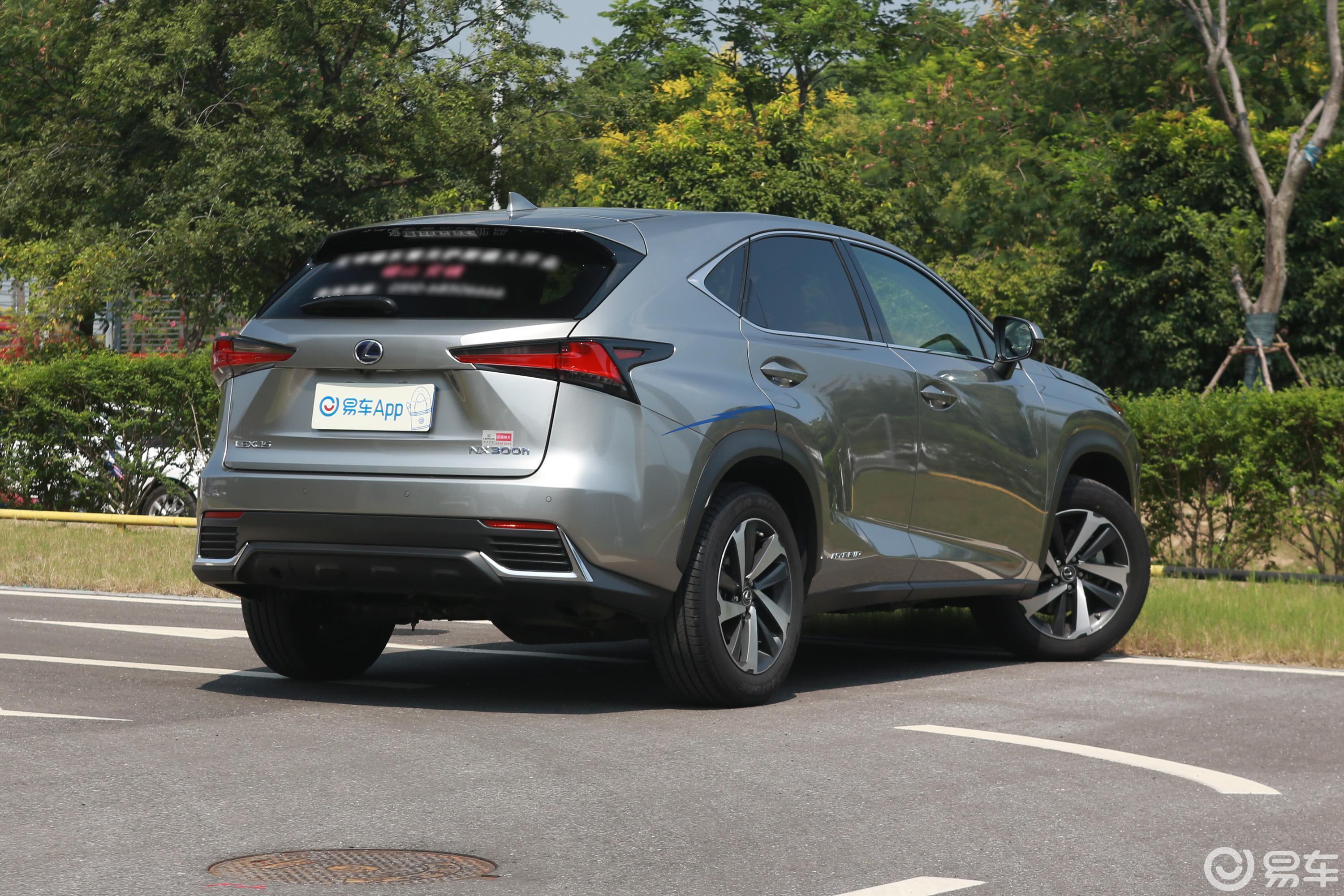 【雷克萨斯nx2020款300h 四驱 锋致版 国vi侧后45度车头向右水平汽车
