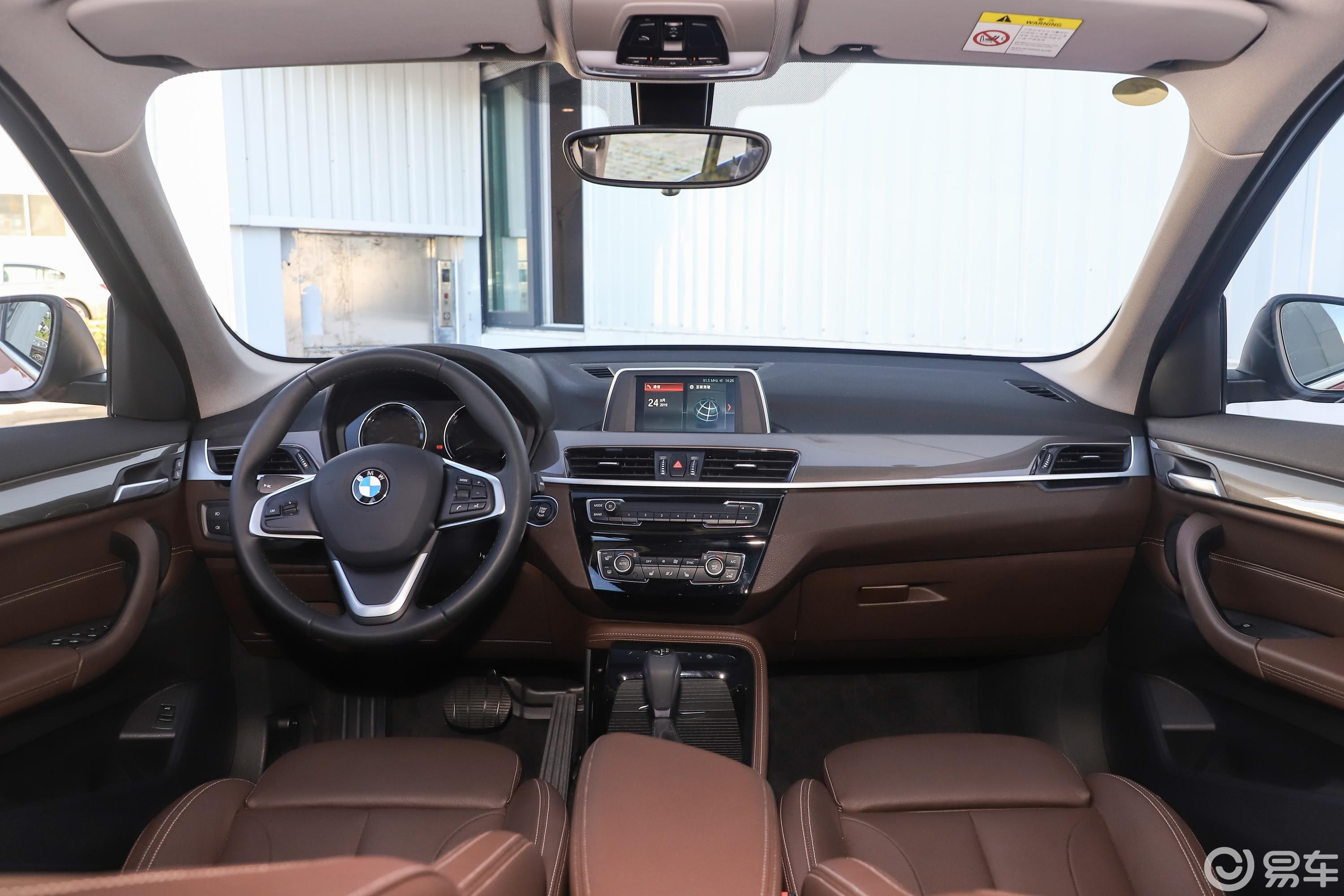 【宝马x12019款sdrive18li 尊享版内饰全景正拍汽车图片-汽车图片大全