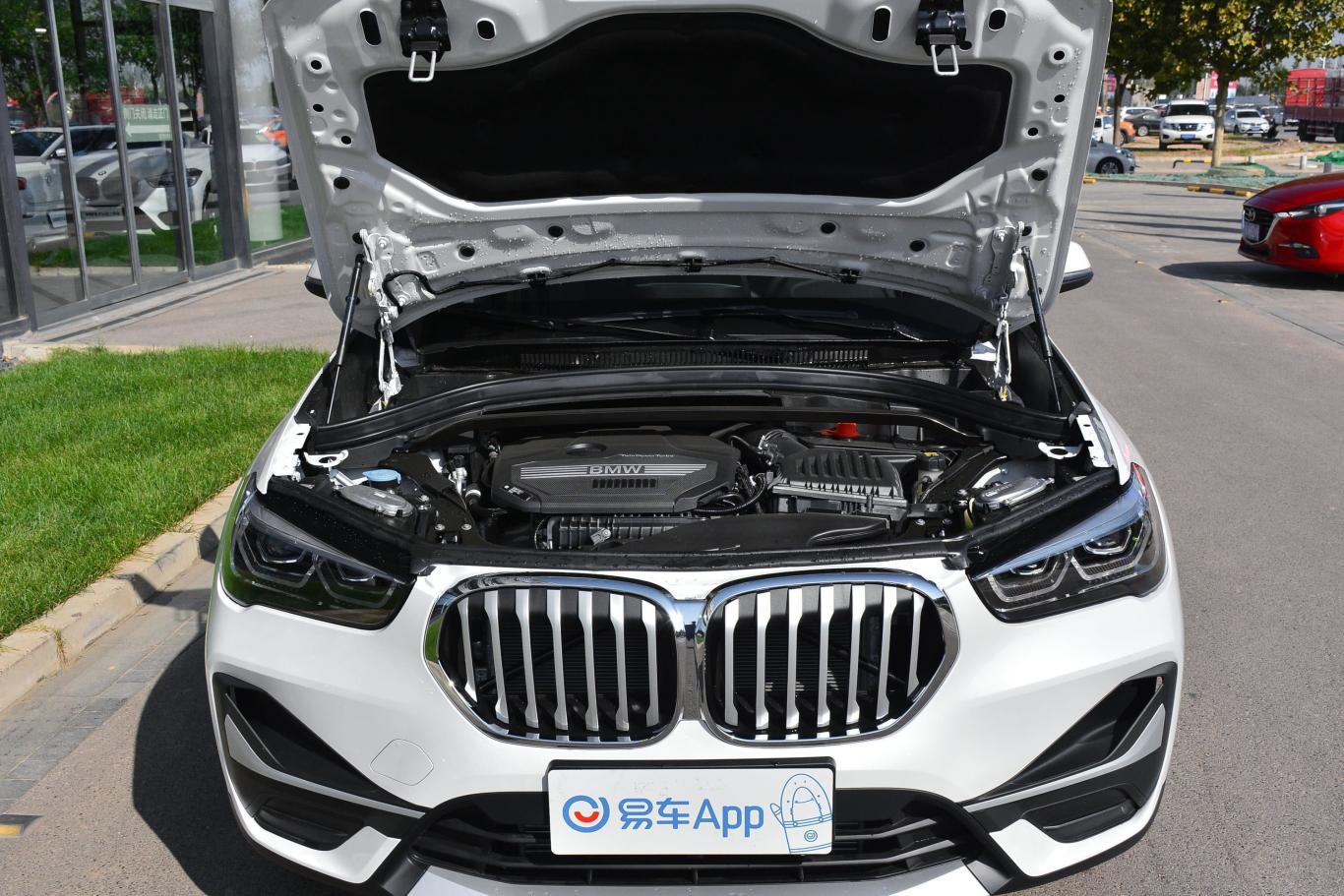 宝马x1sdrive20li 尊享型发动机舱整体