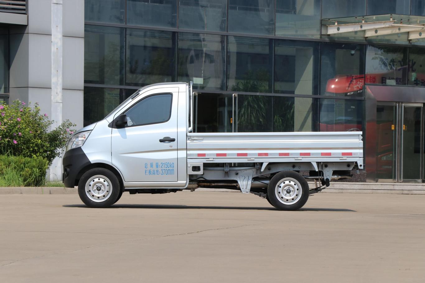 长安星卡c系列1.2l 手动 单排 标准型jl473q正侧车头向左水平