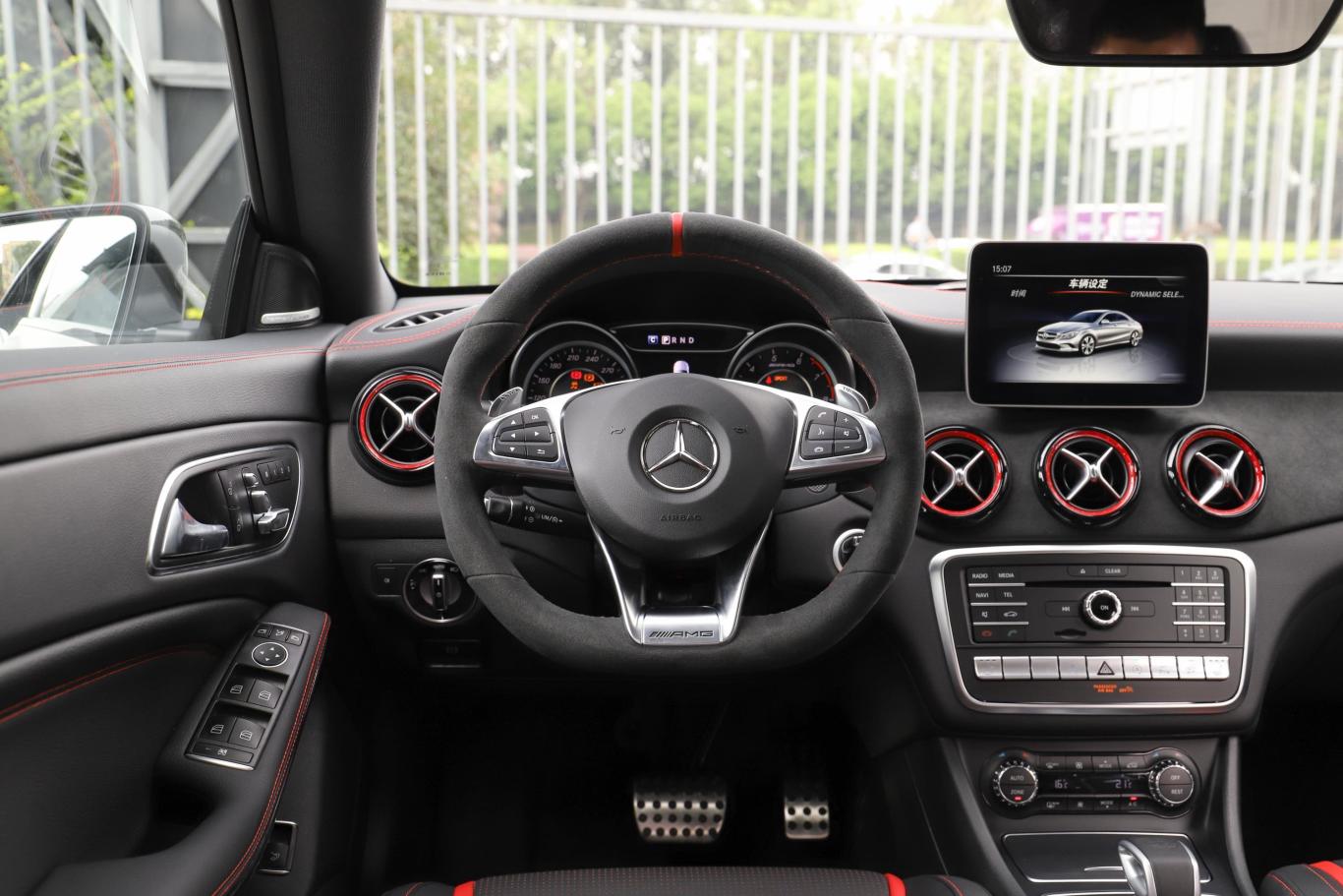 奔驰cla级 amgcla 45 4matic内饰