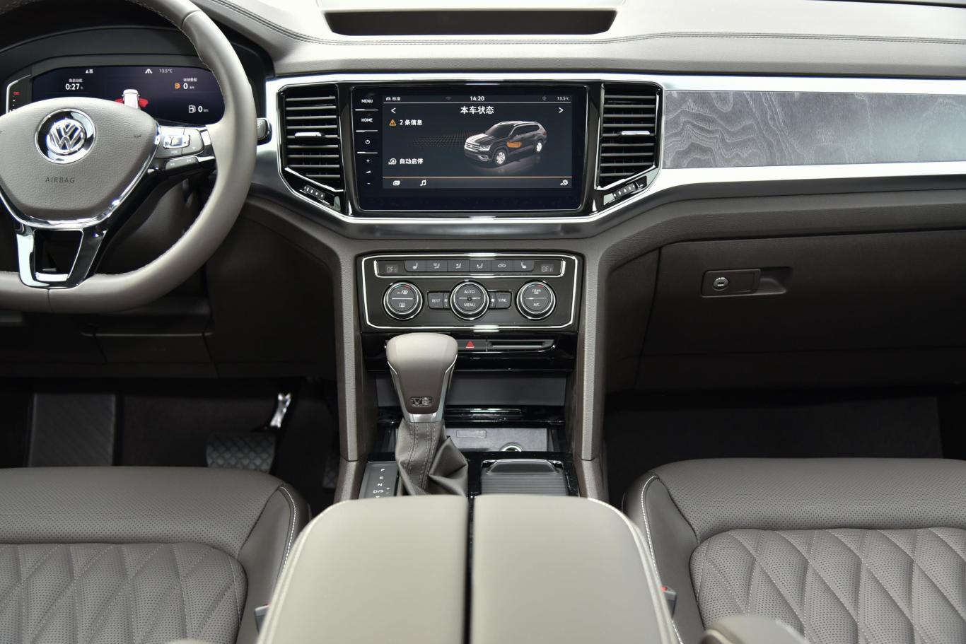 途昂530 v6 四驱 旗舰版 国vi中控台整体