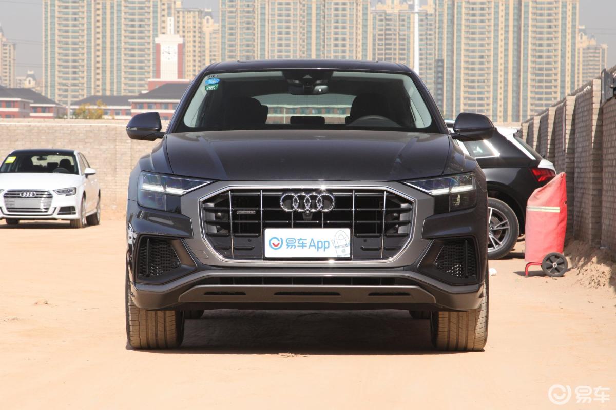 【奥迪q82019款55 tfsi quattro 豪华动感型侧前45度车头向右水平汽车