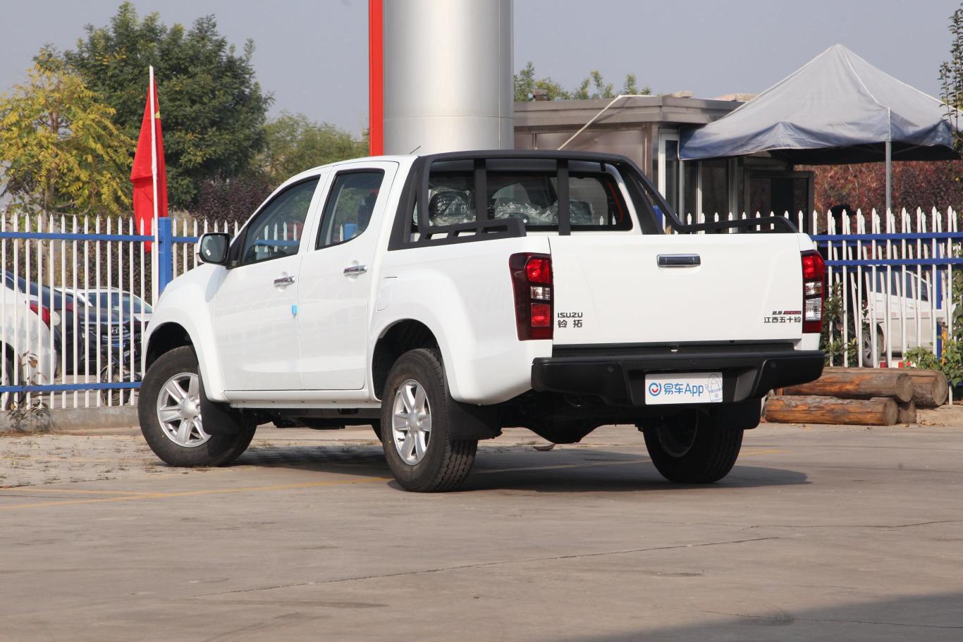 铃拓标轴版 2.5t 手动 两驱 领航型 国vi侧后45度车头向左水平