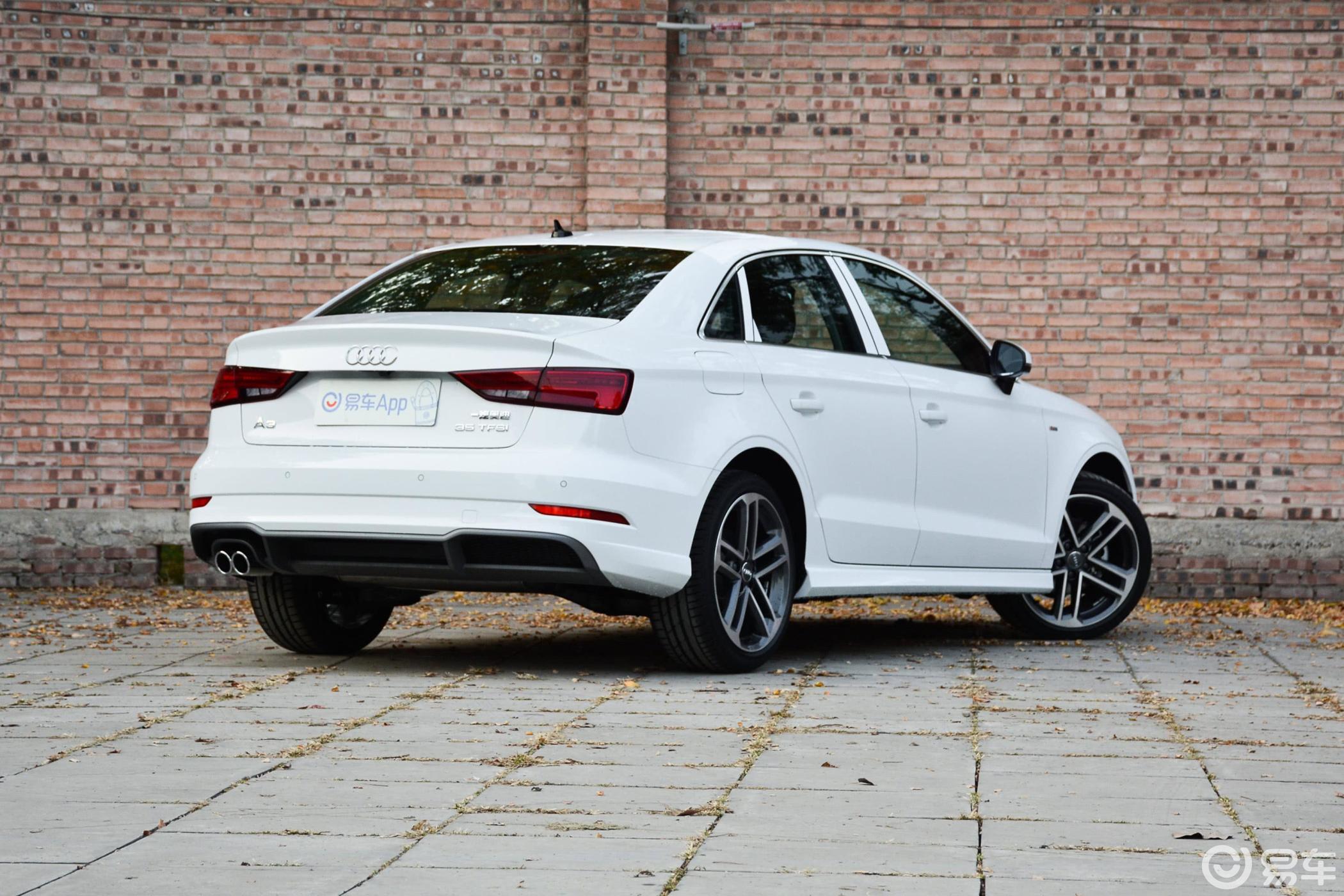 【奥迪a32020款limousine 35 tfsi 运动型侧后45度车头向右水平汽车