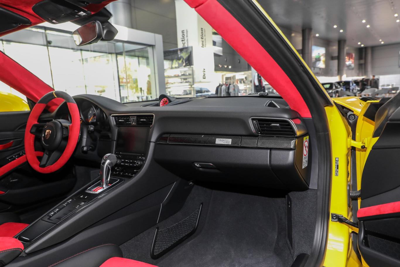 保时捷911gt2 rs 3.8t副驾驶位区域