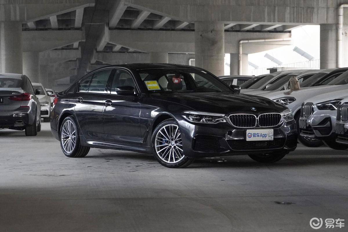 【宝马5系2020款530i m运动套装侧前45度车头向右水平汽车图片-汽车