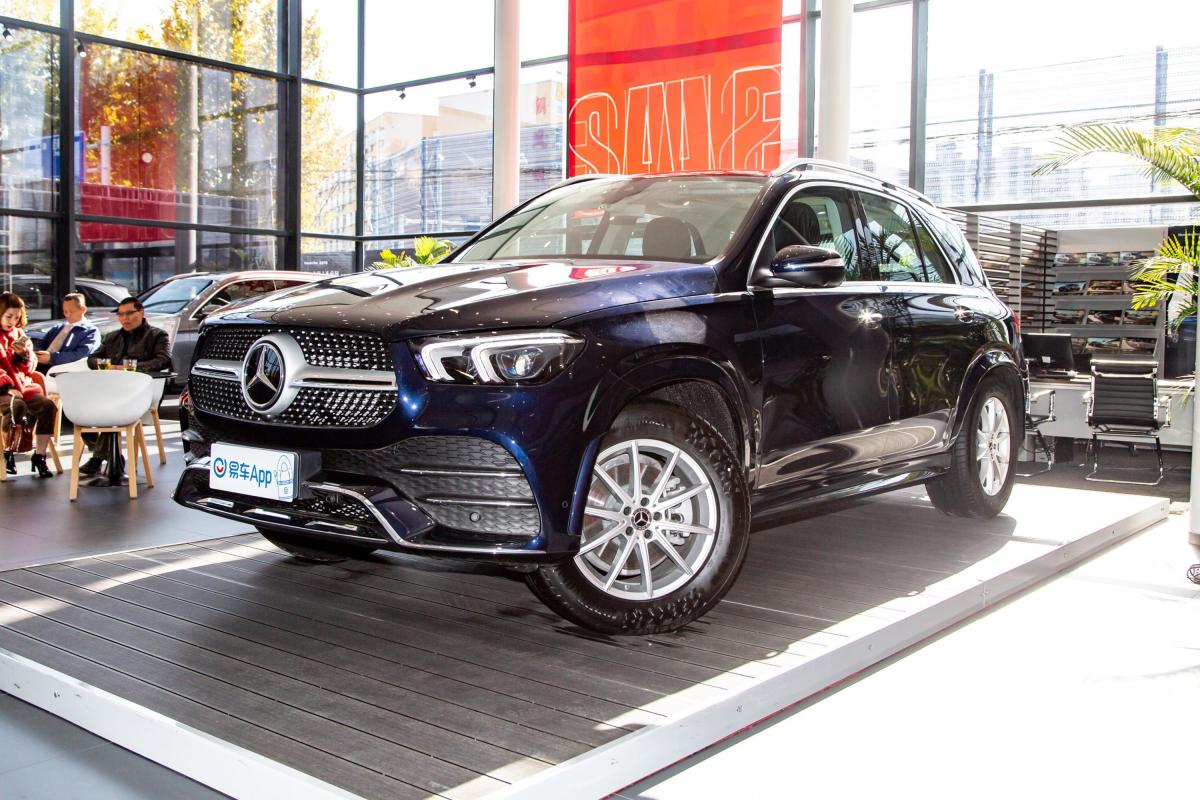 【奔驰gle2020款gle 350 4matic 豪华版侧前45度车头向左水平汽车图片