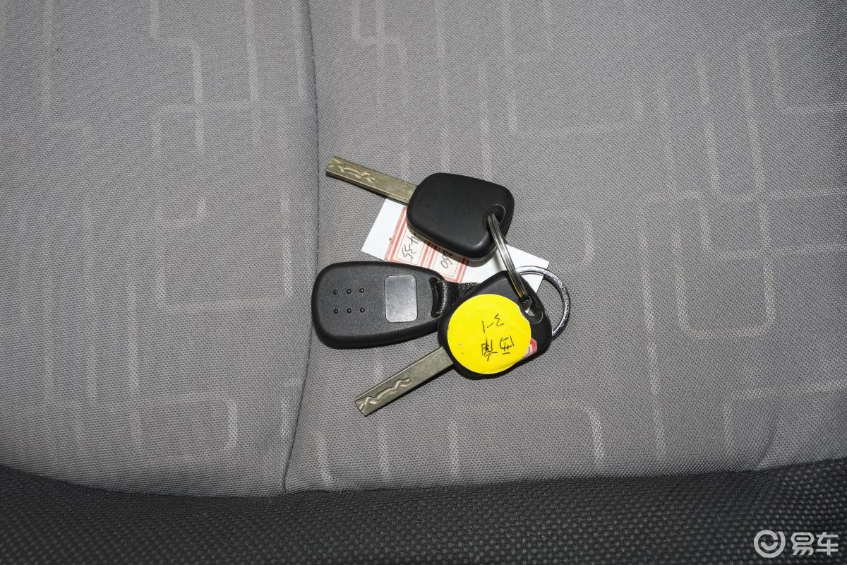 【江铃e100b2018款舒适版钥匙正面汽车图片-汽车图片大全】-易车