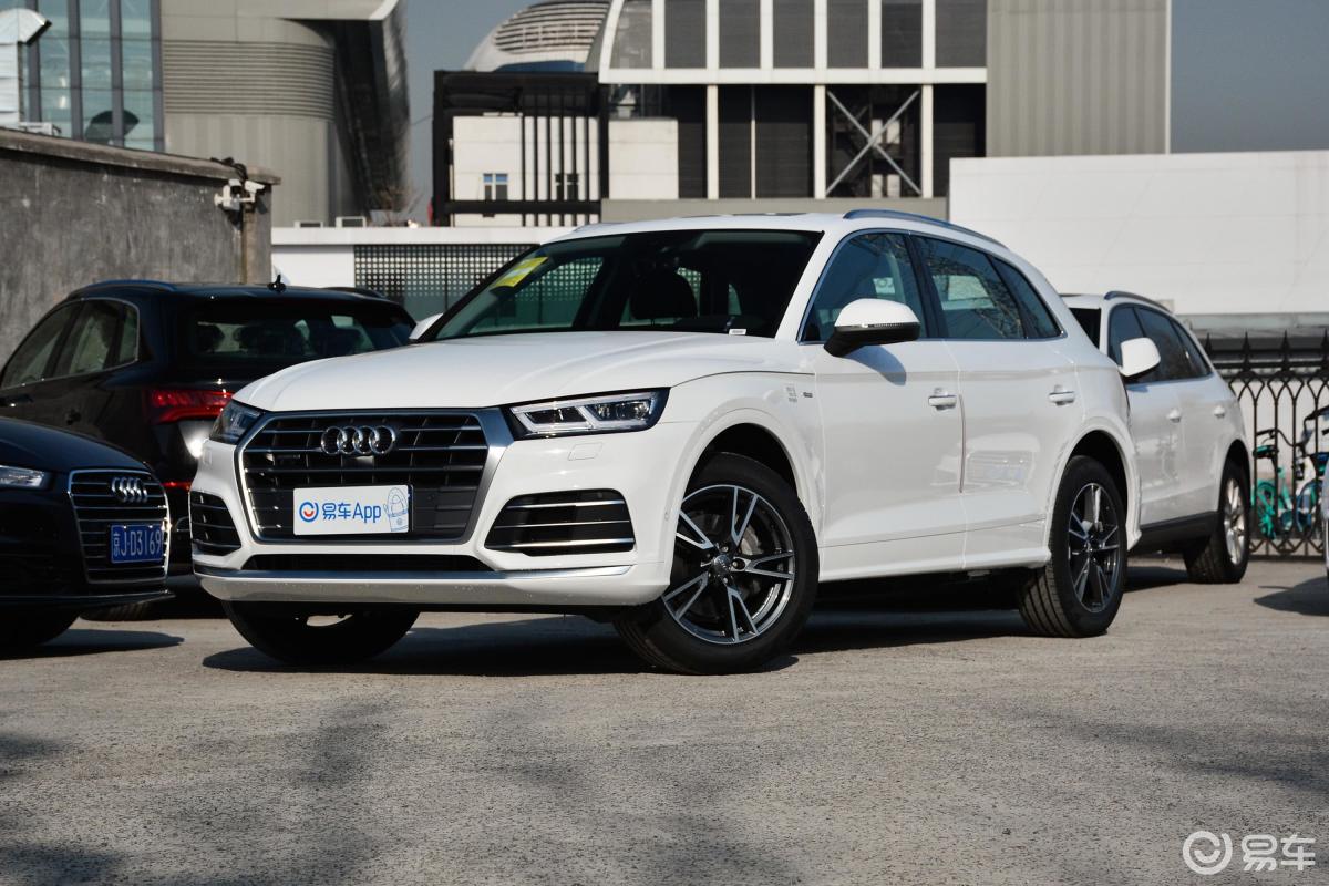 【奥迪q5l2020款45 tfsi 尊享时尚型侧前45度车头向左水平汽车图片